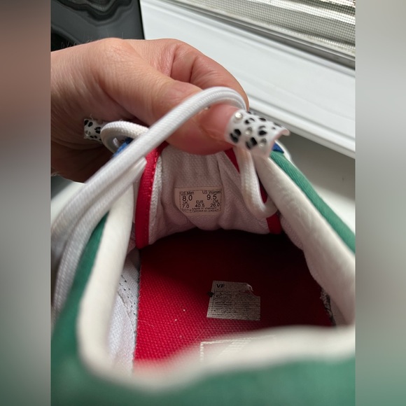 Vans - Picture 4 of 4